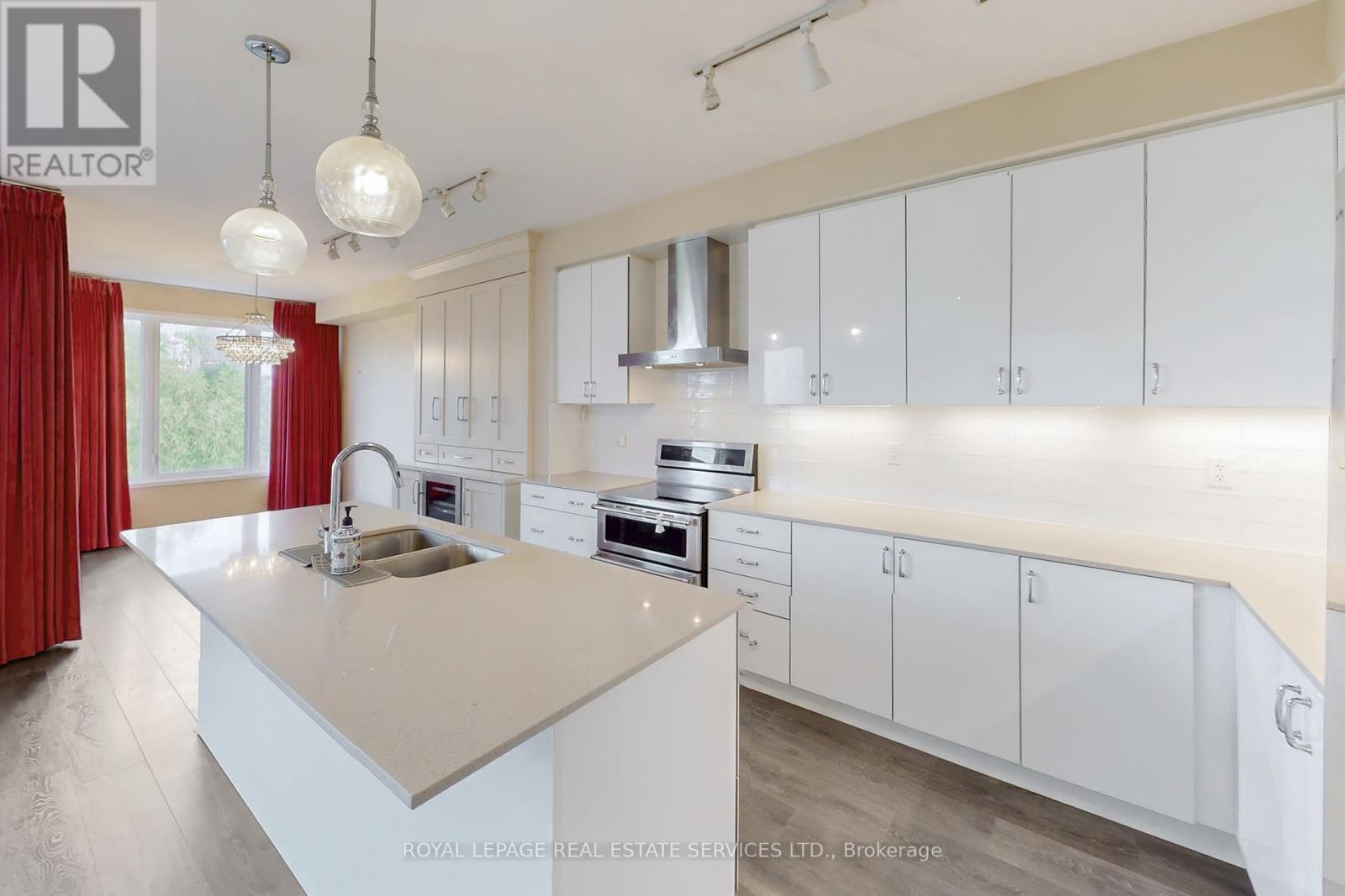 












223 FOWLEY DRIVE

,
Oakville,




Ontario
L6H0P4

