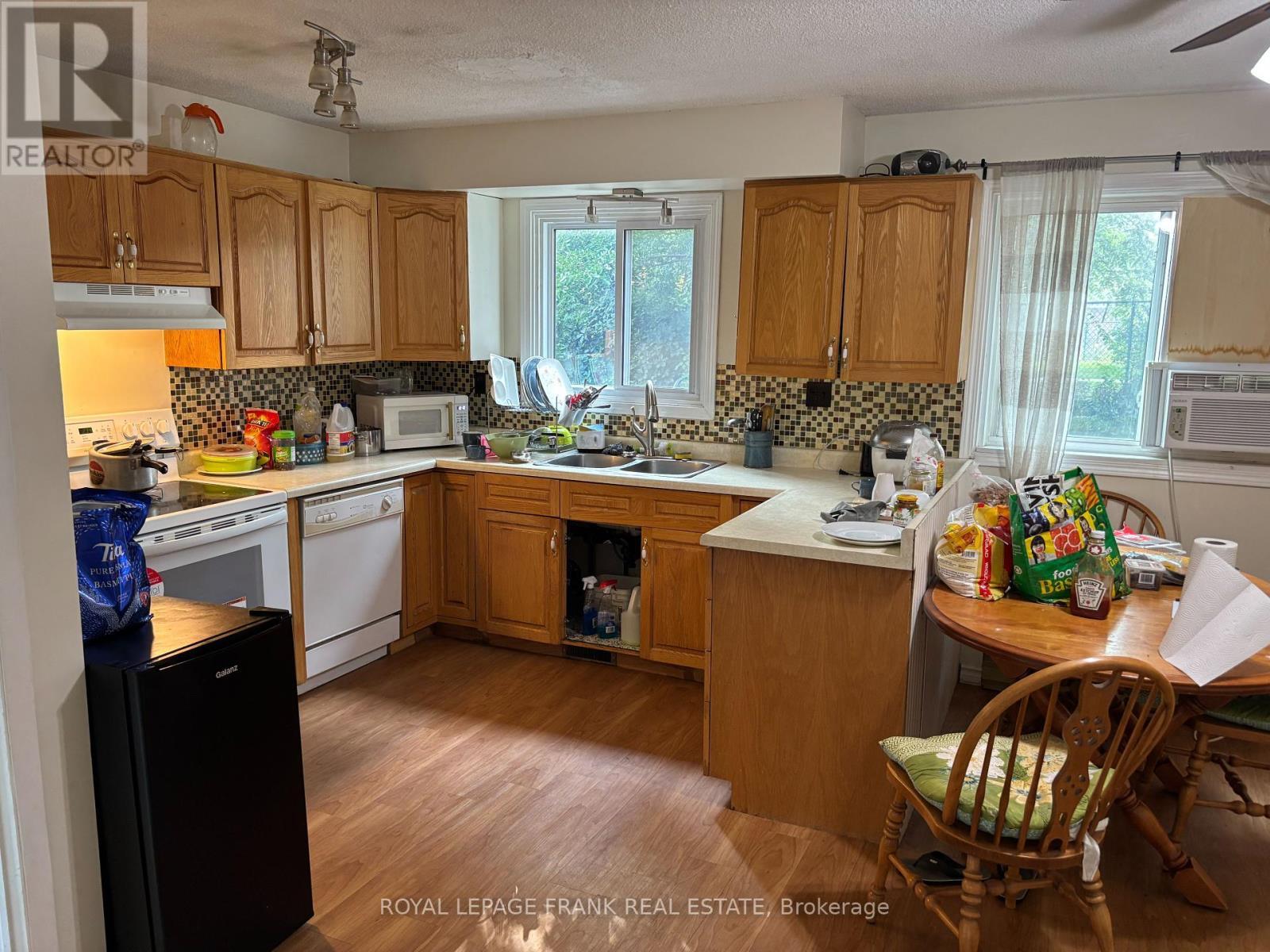 












1098 MILNE DRIVE

,
Kincardine,




Ontario
N2Z1X4

