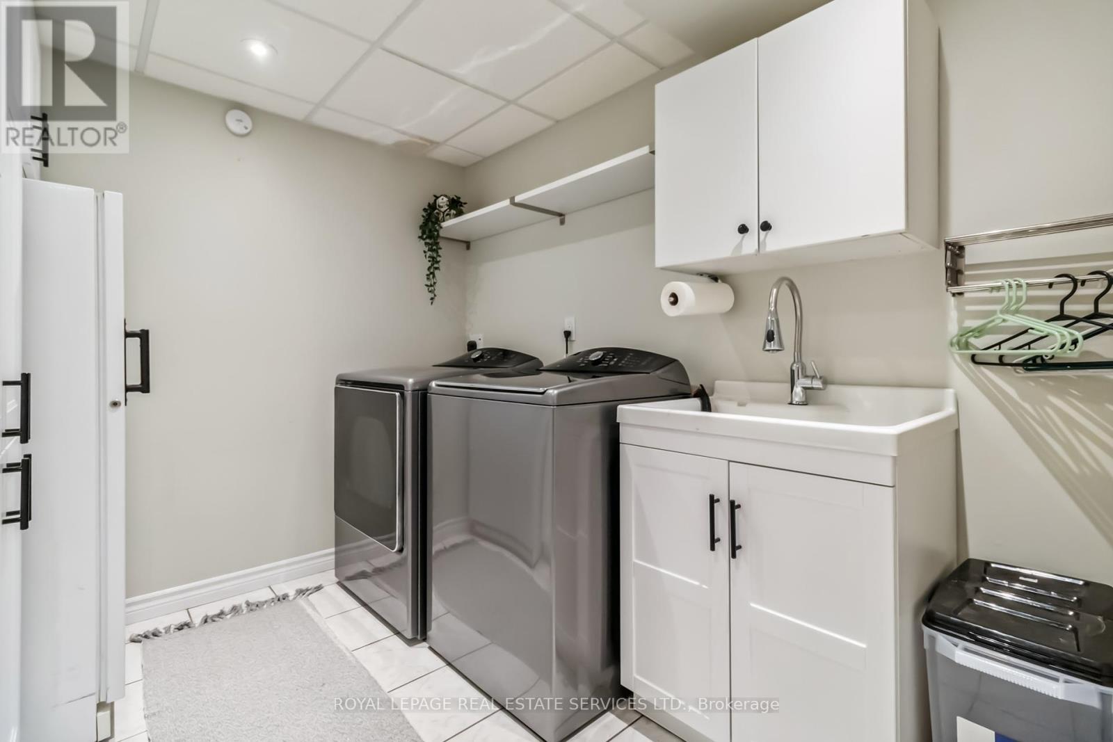 












1420 THORNTON ROAD

,
Burlington,




Ontario
L7M1N5

