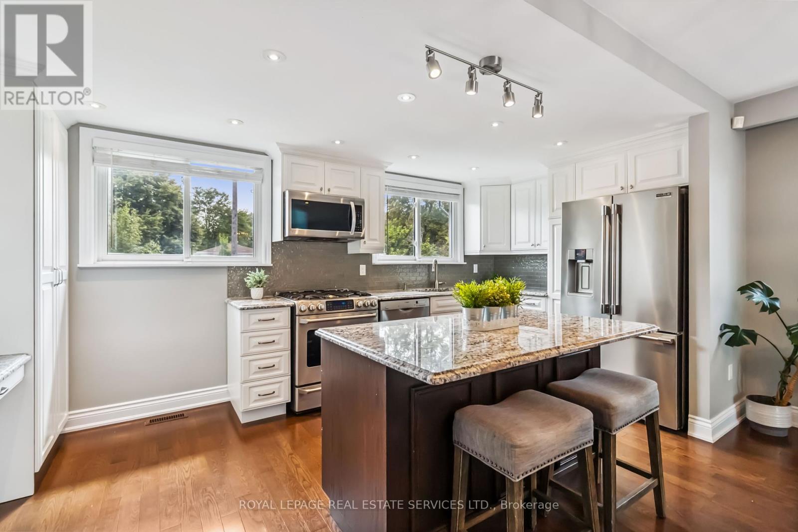 












1420 THORNTON ROAD

,
Burlington,




Ontario
L7M1N5

