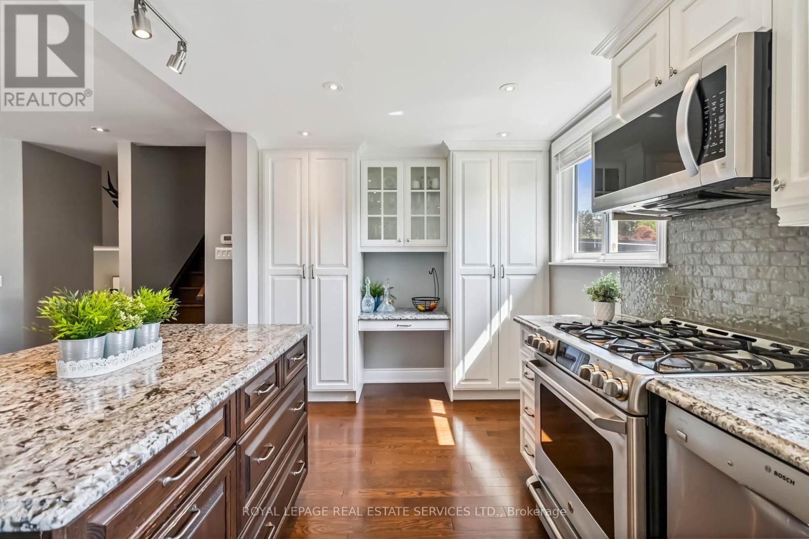 












1420 THORNTON ROAD

,
Burlington,




Ontario
L7M1N5

