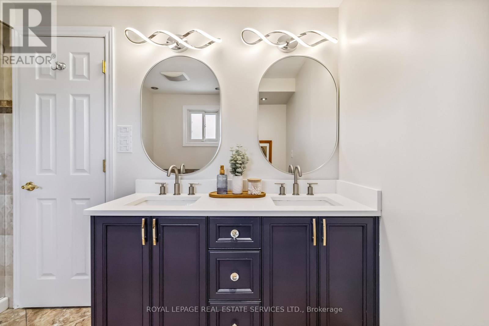 












1420 THORNTON ROAD

,
Burlington,




Ontario
L7M1N5

