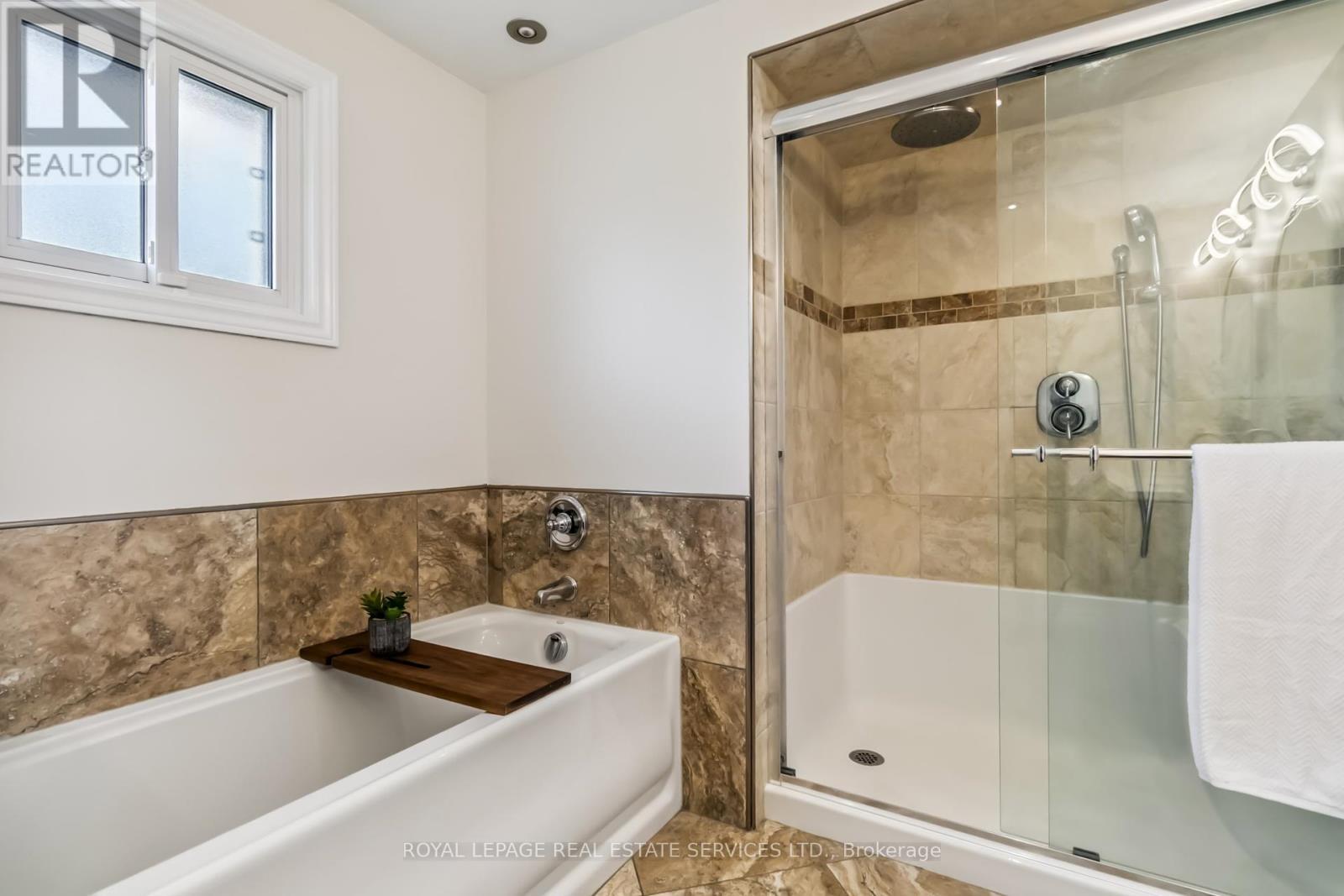 












1420 THORNTON ROAD

,
Burlington,




Ontario
L7M1N5

