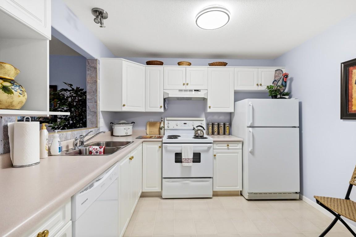 









940


Glenwood

Avenue, 210,
Kelowna,




BC
V1Y 9P2

