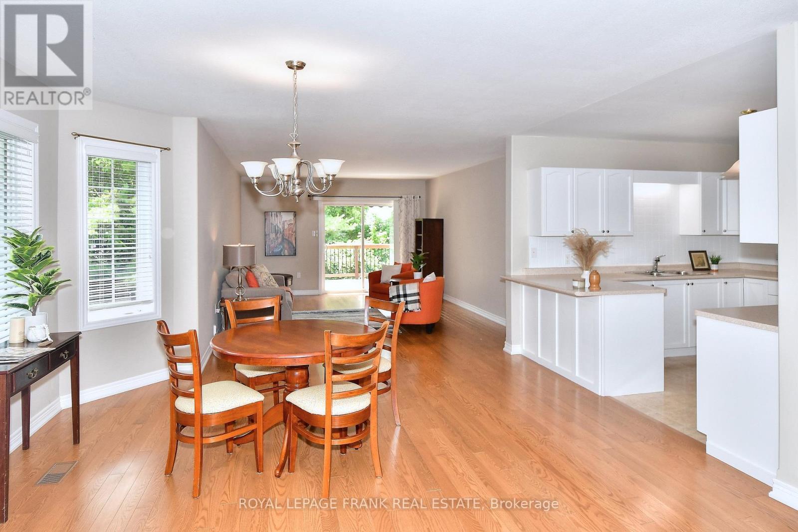 












7 VILLAGE CRESCENT

,
Peterborough West (South),




Ontario
K9J8S7

