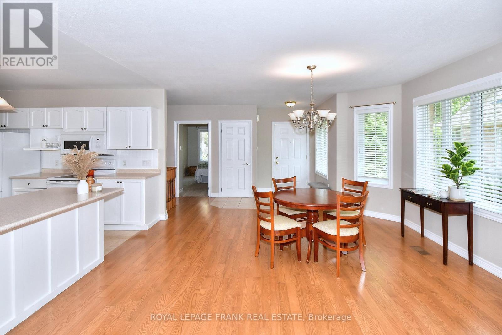 












7 VILLAGE CRESCENT

,
Peterborough West (South),




Ontario
K9J8S7

