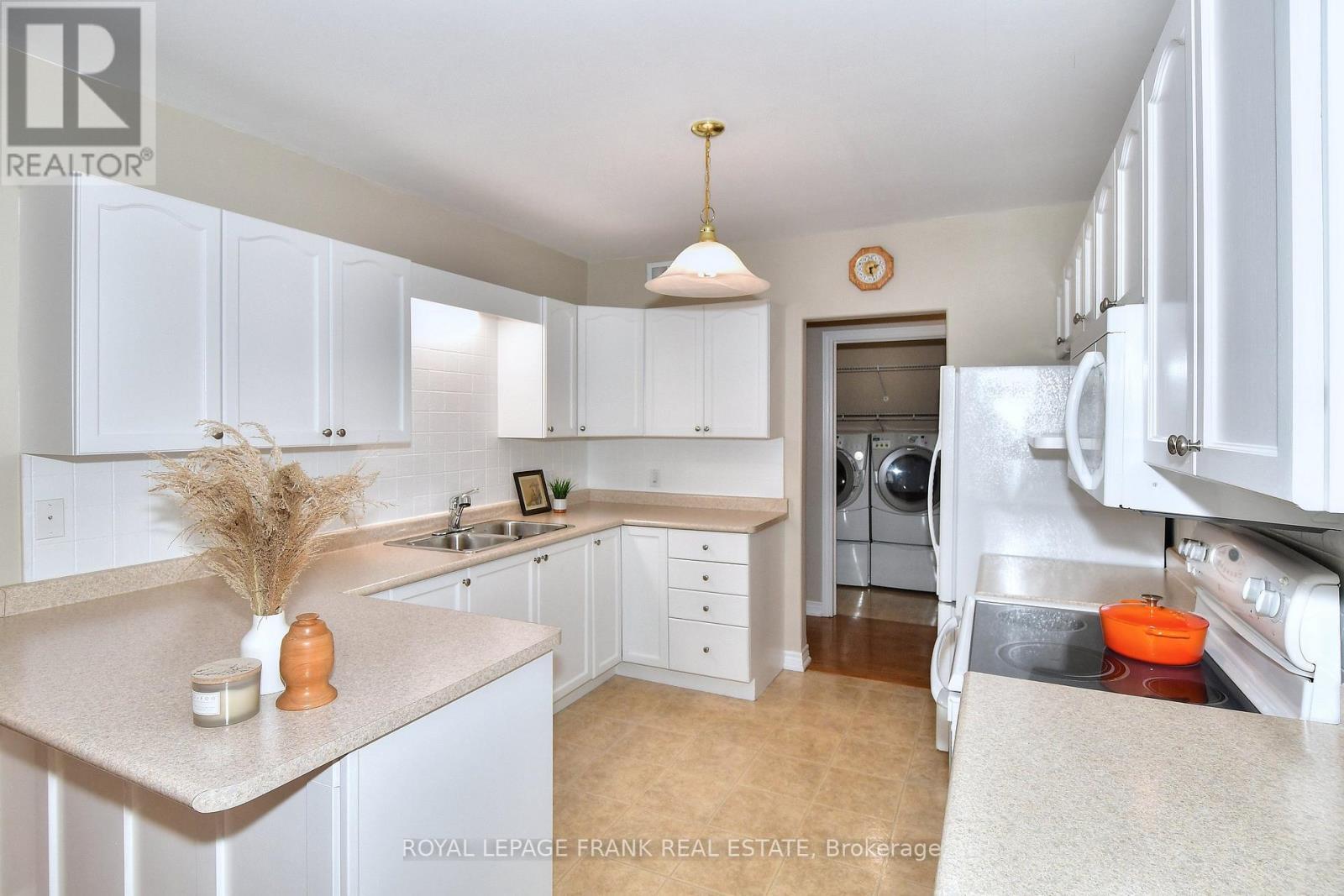 












7 VILLAGE CRESCENT

,
Peterborough West (South),




Ontario
K9J8S7

