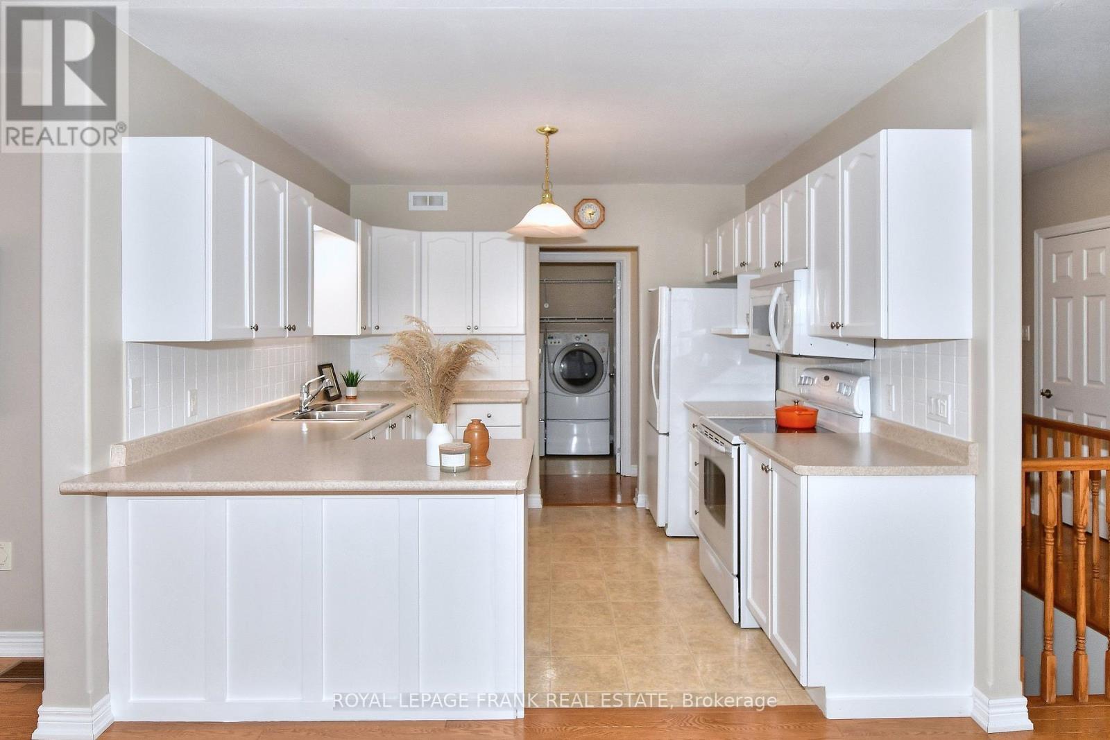 












7 VILLAGE CRESCENT

,
Peterborough West (South),




Ontario
K9J8S7

