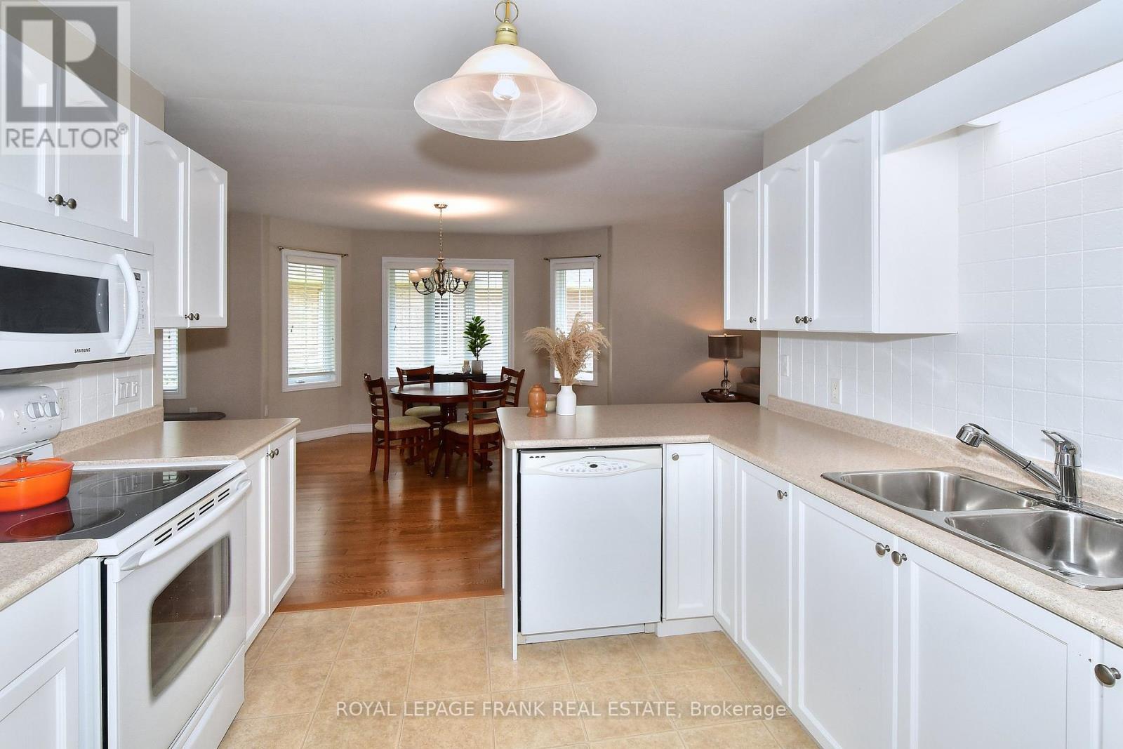 












7 VILLAGE CRESCENT

,
Peterborough West (South),




Ontario
K9J8S7


