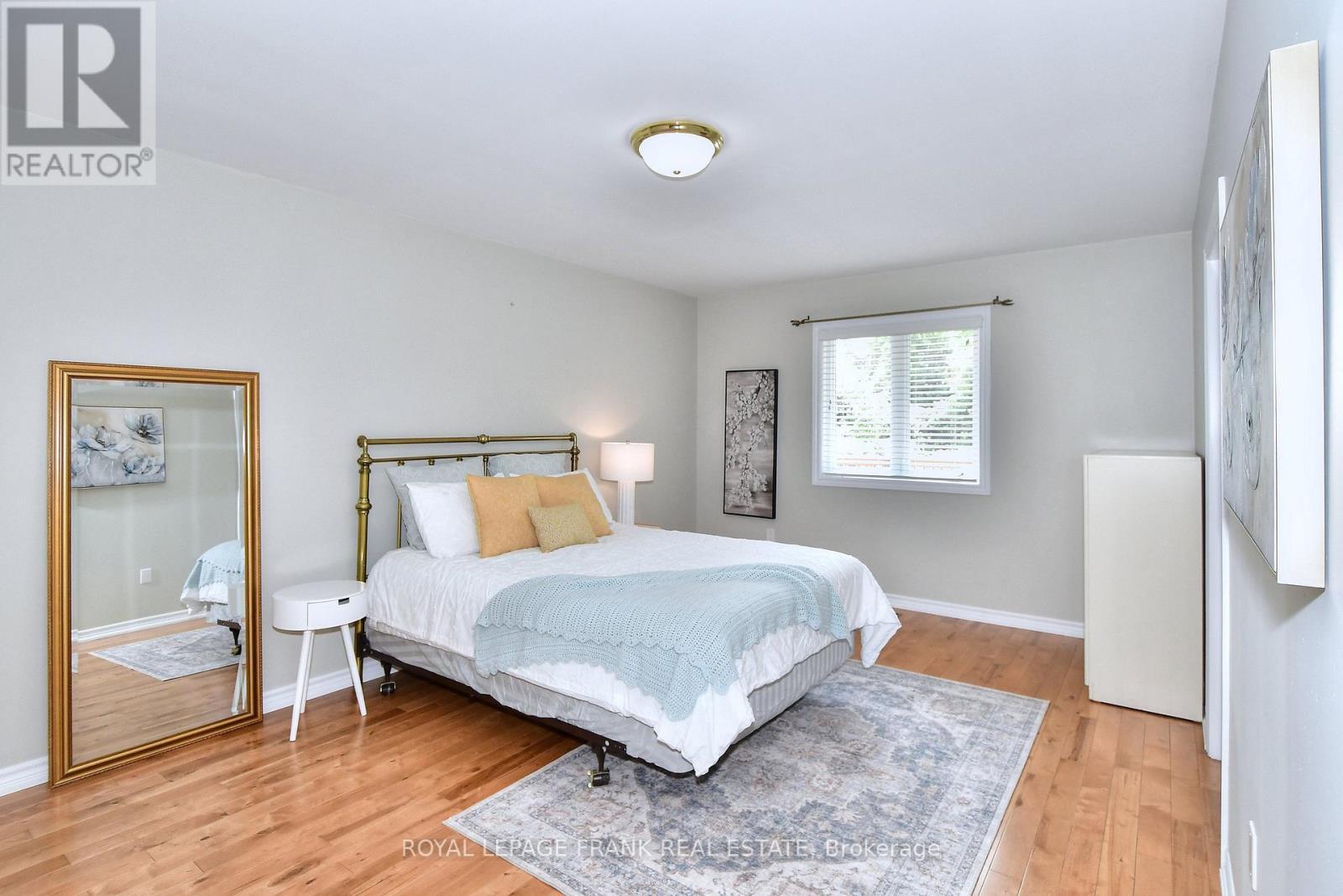 












7 VILLAGE CRESCENT

,
Peterborough West (South),




Ontario
K9J8S7

