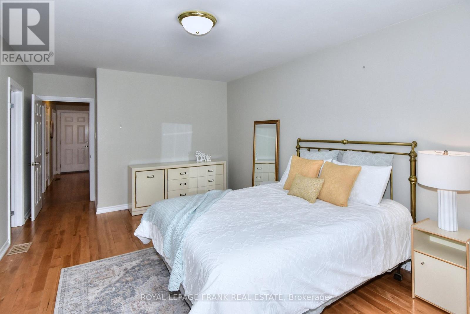 












7 VILLAGE CRESCENT

,
Peterborough West (South),




Ontario
K9J8S7

