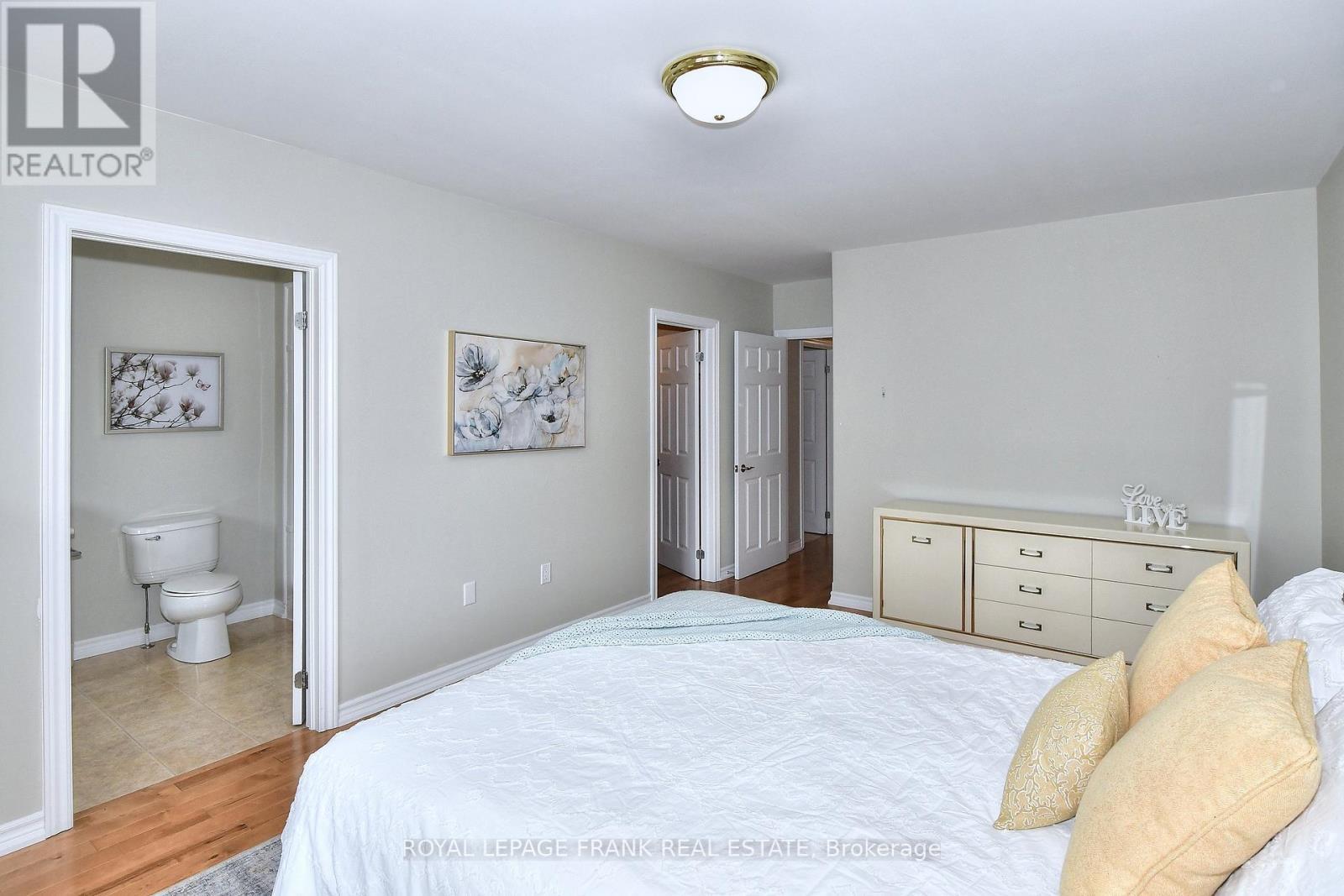 












7 VILLAGE CRESCENT

,
Peterborough West (South),




Ontario
K9J8S7

