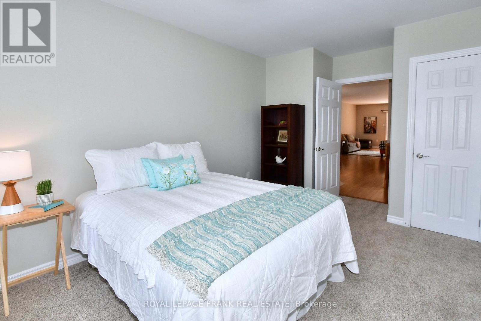 












7 VILLAGE CRESCENT

,
Peterborough West (South),




Ontario
K9J8S7

