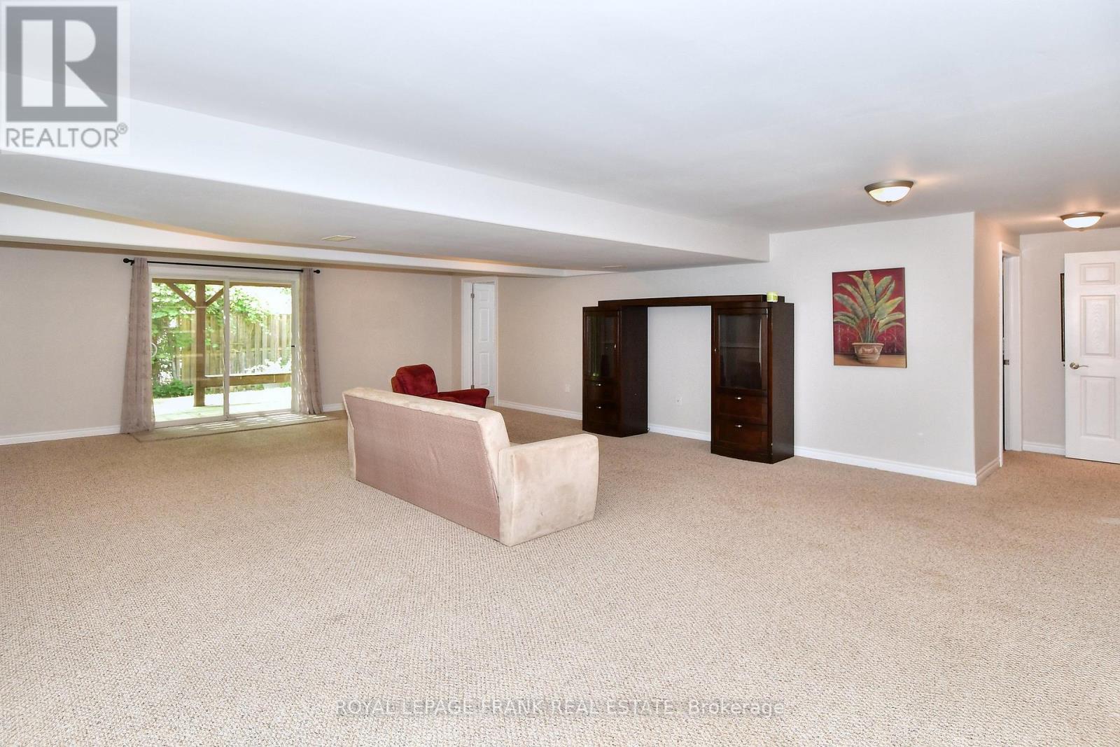 












7 VILLAGE CRESCENT

,
Peterborough West (South),




Ontario
K9J8S7

