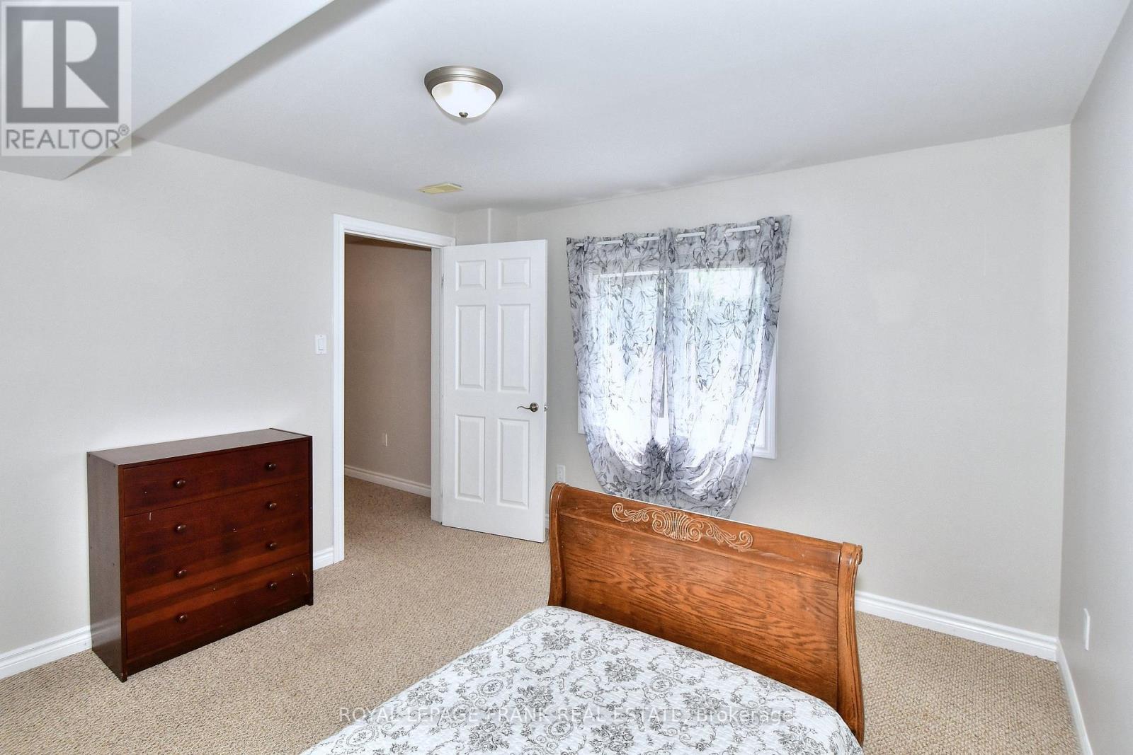 












7 VILLAGE CRESCENT

,
Peterborough West (South),




Ontario
K9J8S7

