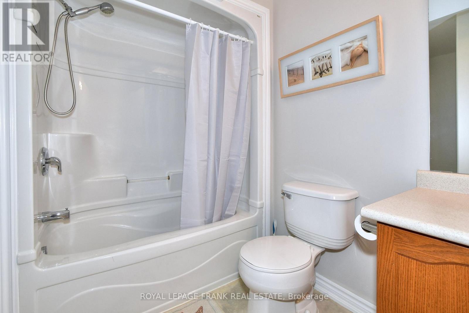 












7 VILLAGE CRESCENT

,
Peterborough West (South),




Ontario
K9J8S7

