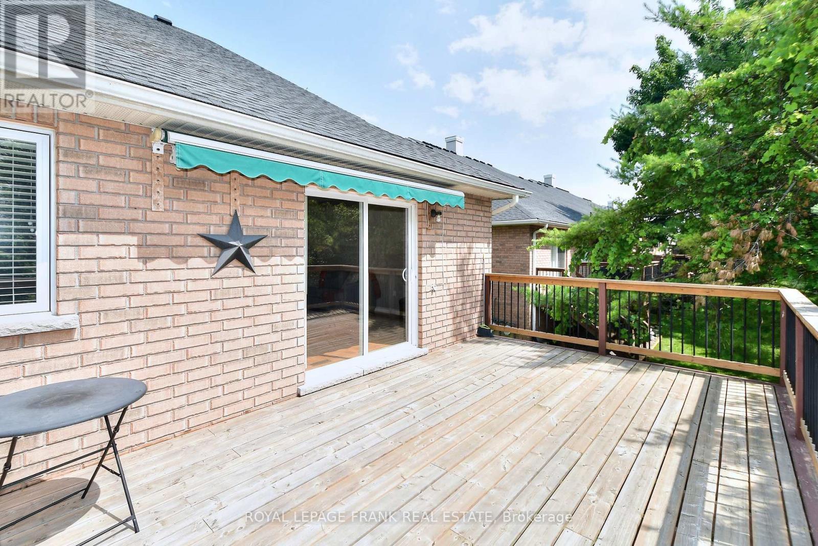 












7 VILLAGE CRESCENT

,
Peterborough West (South),




Ontario
K9J8S7


