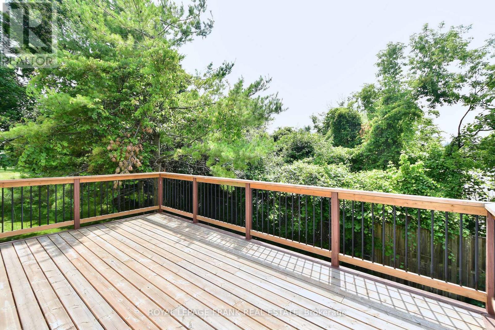 












7 VILLAGE CRESCENT

,
Peterborough West (South),




Ontario
K9J8S7

