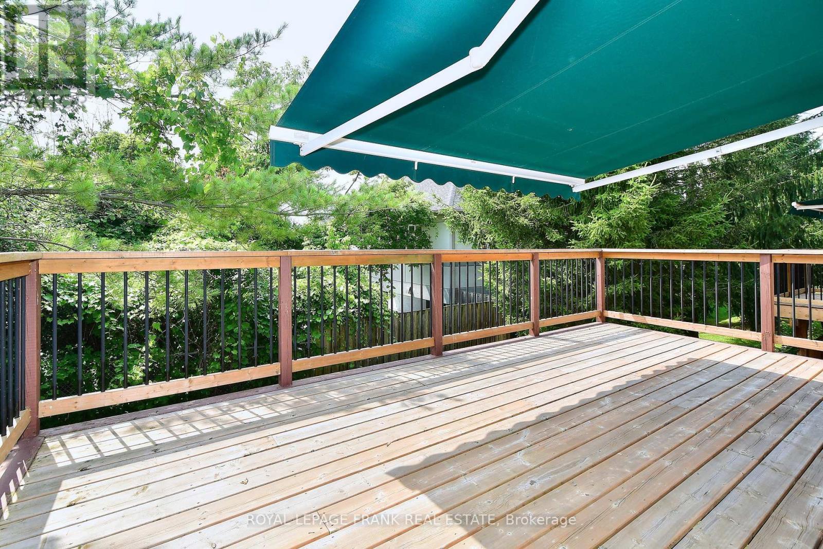 












7 VILLAGE CRESCENT

,
Peterborough West (South),




Ontario
K9J8S7

