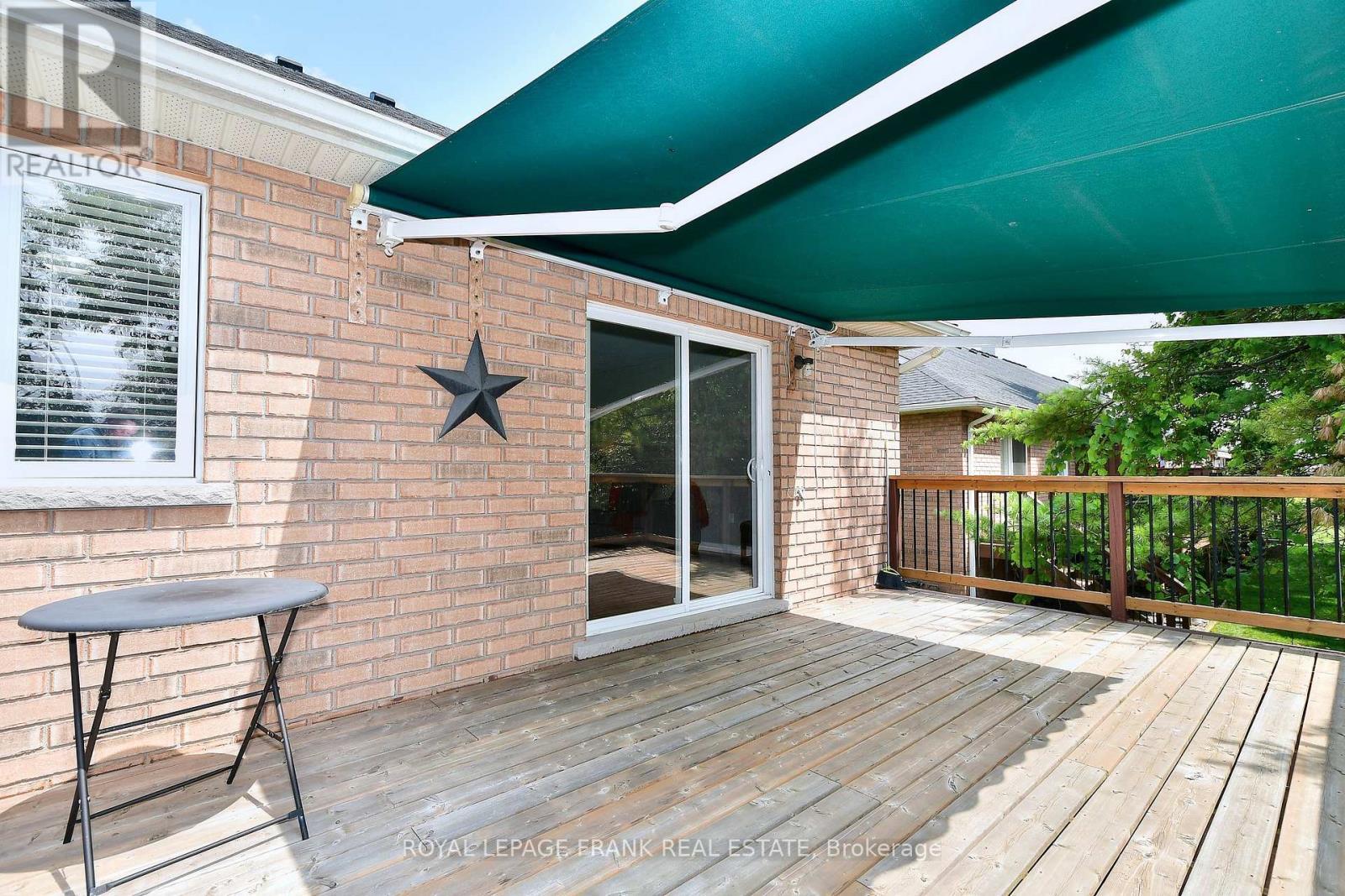 












7 VILLAGE CRESCENT

,
Peterborough West (South),




Ontario
K9J8S7

