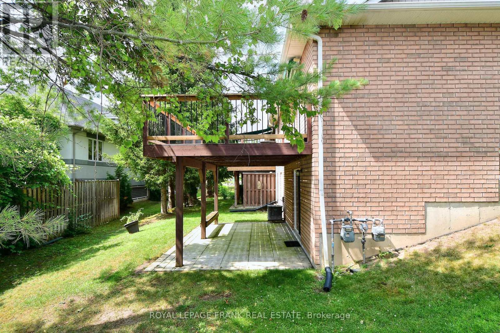 












7 VILLAGE CRESCENT

,
Peterborough West (South),




Ontario
K9J8S7

