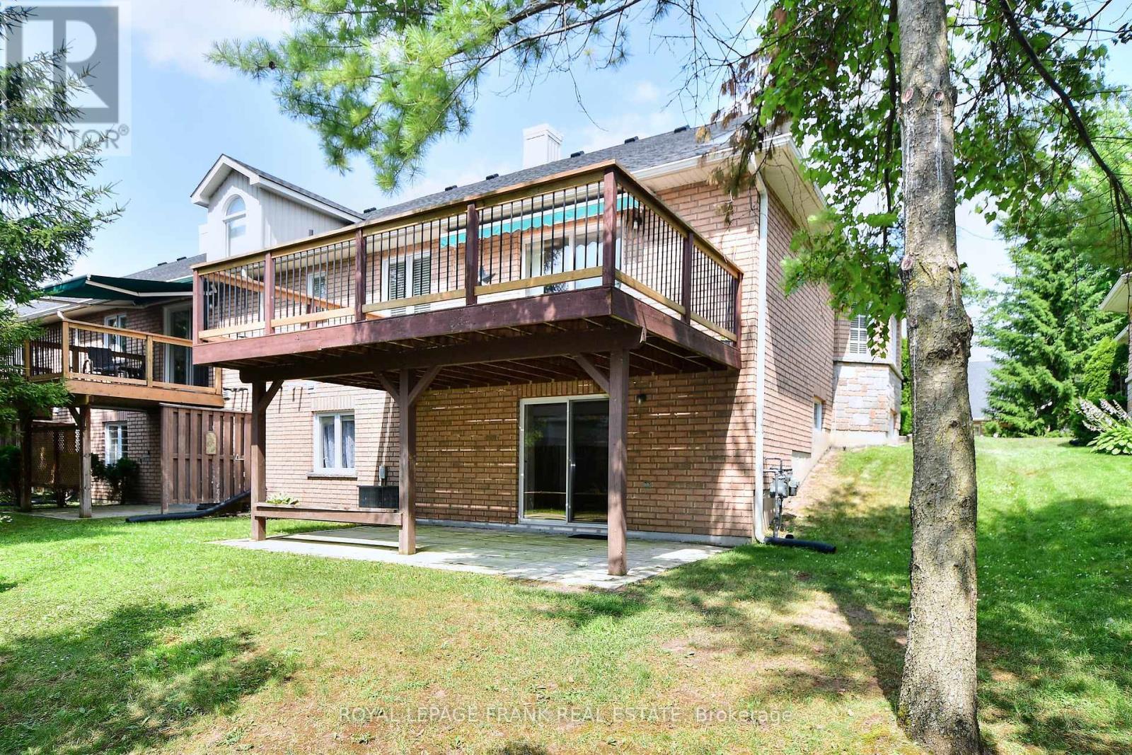 












7 VILLAGE CRESCENT

,
Peterborough West (South),




Ontario
K9J8S7

