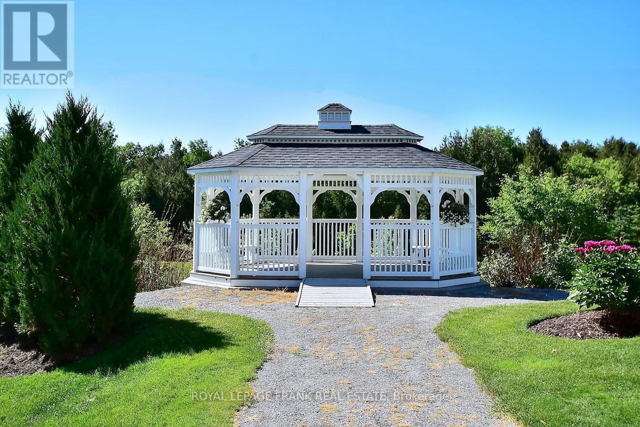 












7 VILLAGE CRESCENT

,
Peterborough West (South),




Ontario
K9J8S7

