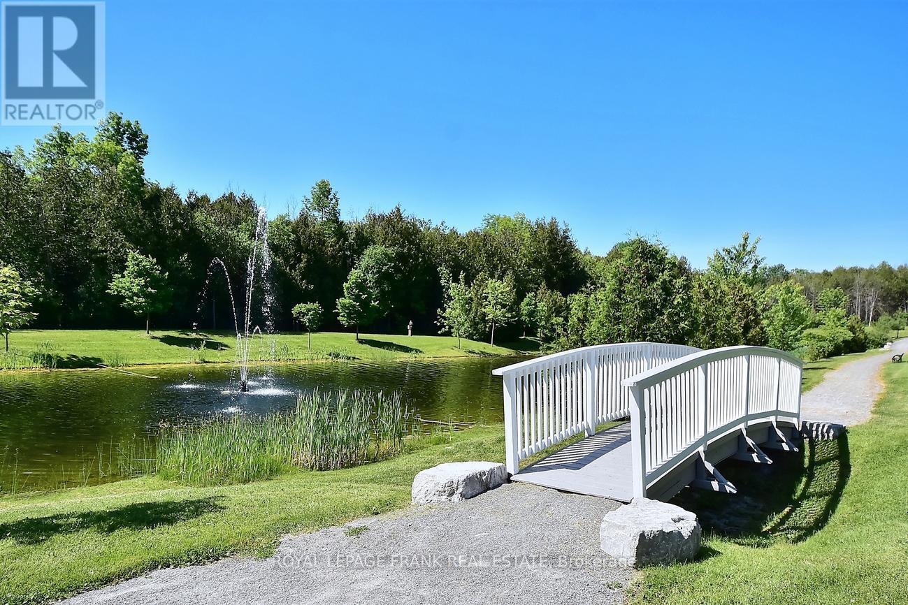 












7 VILLAGE CRESCENT

,
Peterborough West (South),




Ontario
K9J8S7

