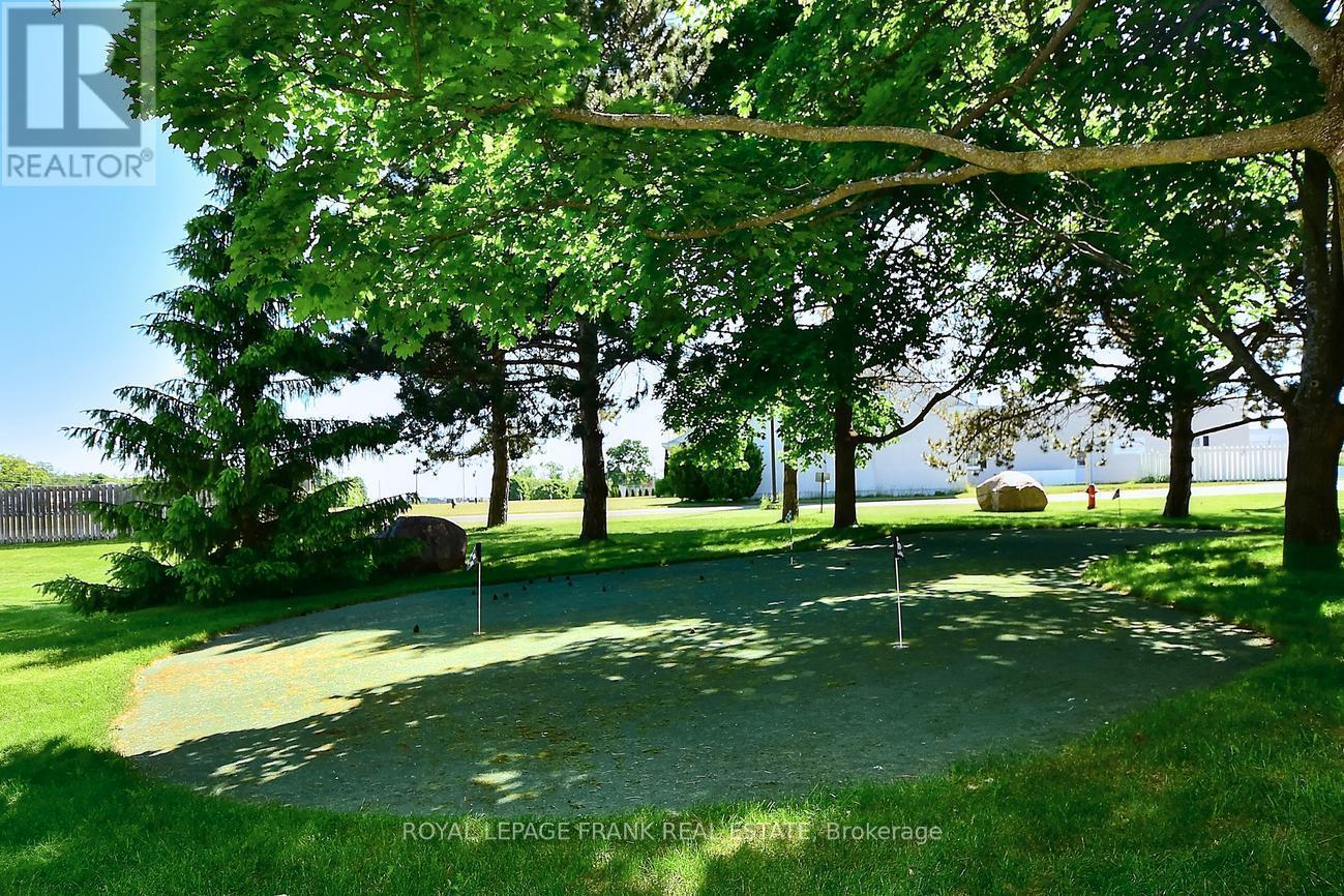 












7 VILLAGE CRESCENT

,
Peterborough West (South),




Ontario
K9J8S7


