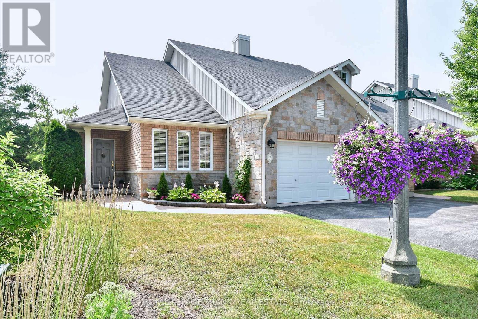












7 VILLAGE CRESCENT

,
Peterborough West (South),




Ontario
K9J8S7

