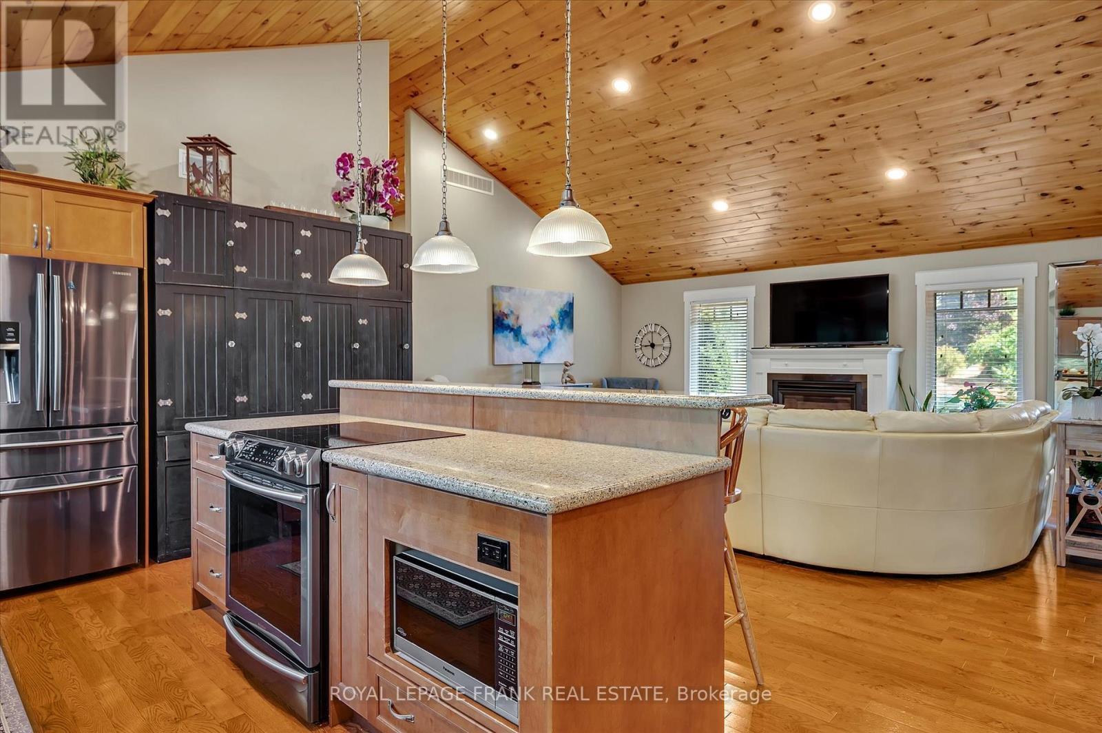 












1898 LAKEHURST ROAD

,
Trent Lakes,




Ontario
K0L1J0


