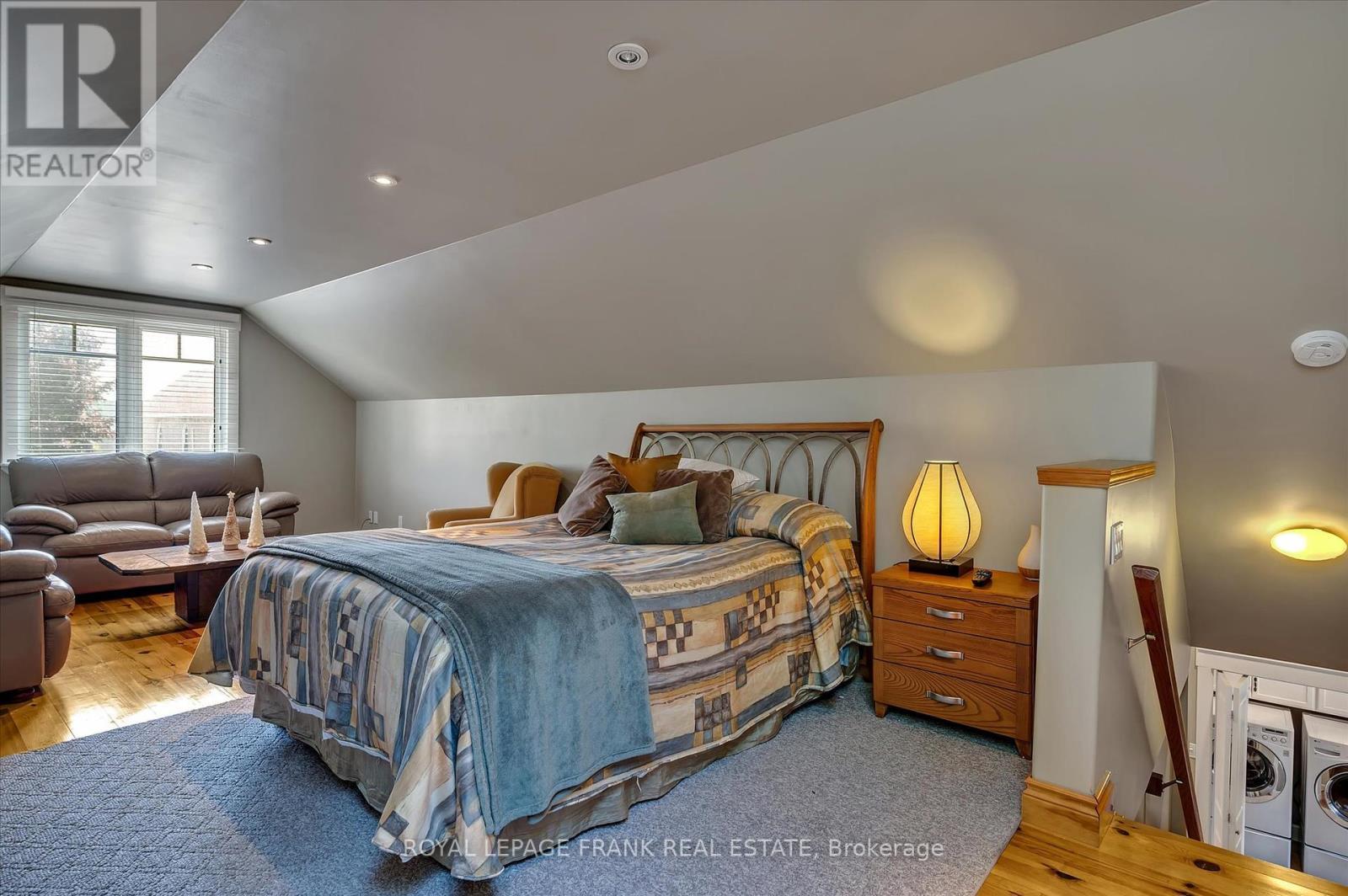 












1898 LAKEHURST ROAD

,
Trent Lakes,




Ontario
K0L1J0

