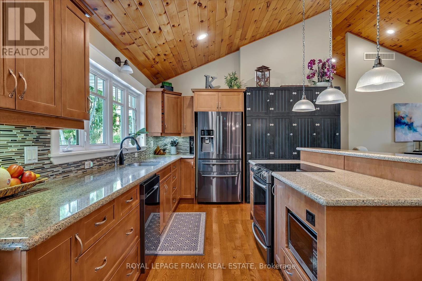 












1898 LAKEHURST ROAD

,
Trent Lakes,




Ontario
K0L1J0

