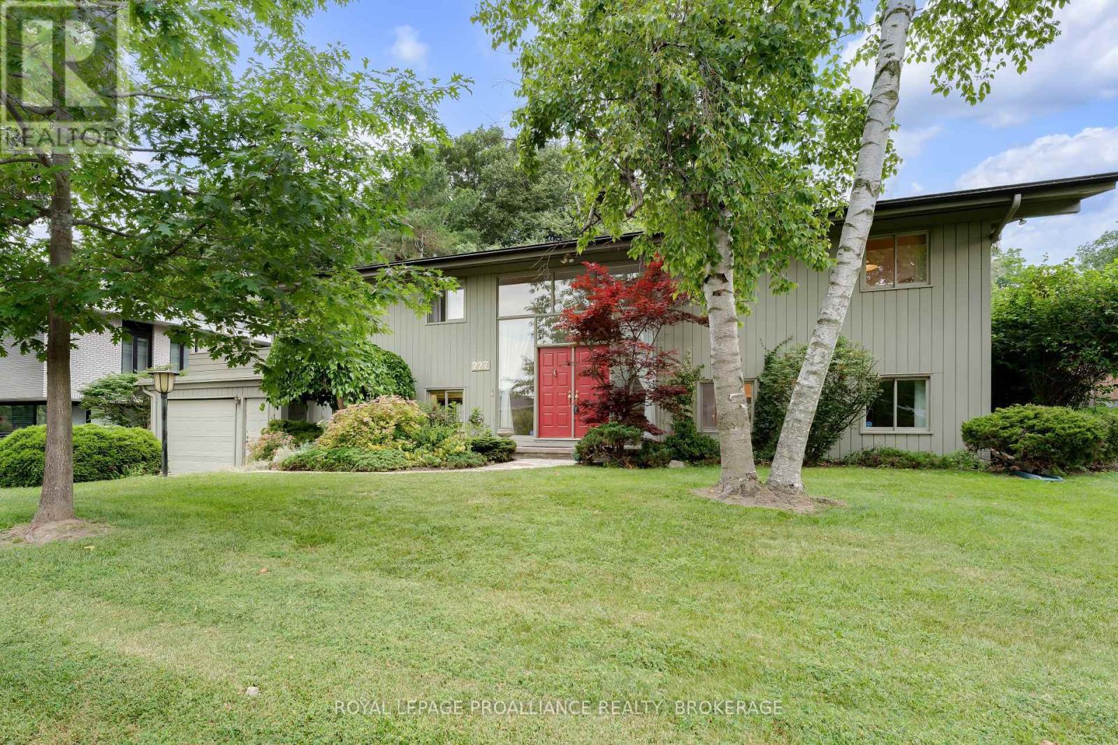 












227 ALWINGTON PLACE

,
Kingston (Central City East),




Ontario
K7L4P9

