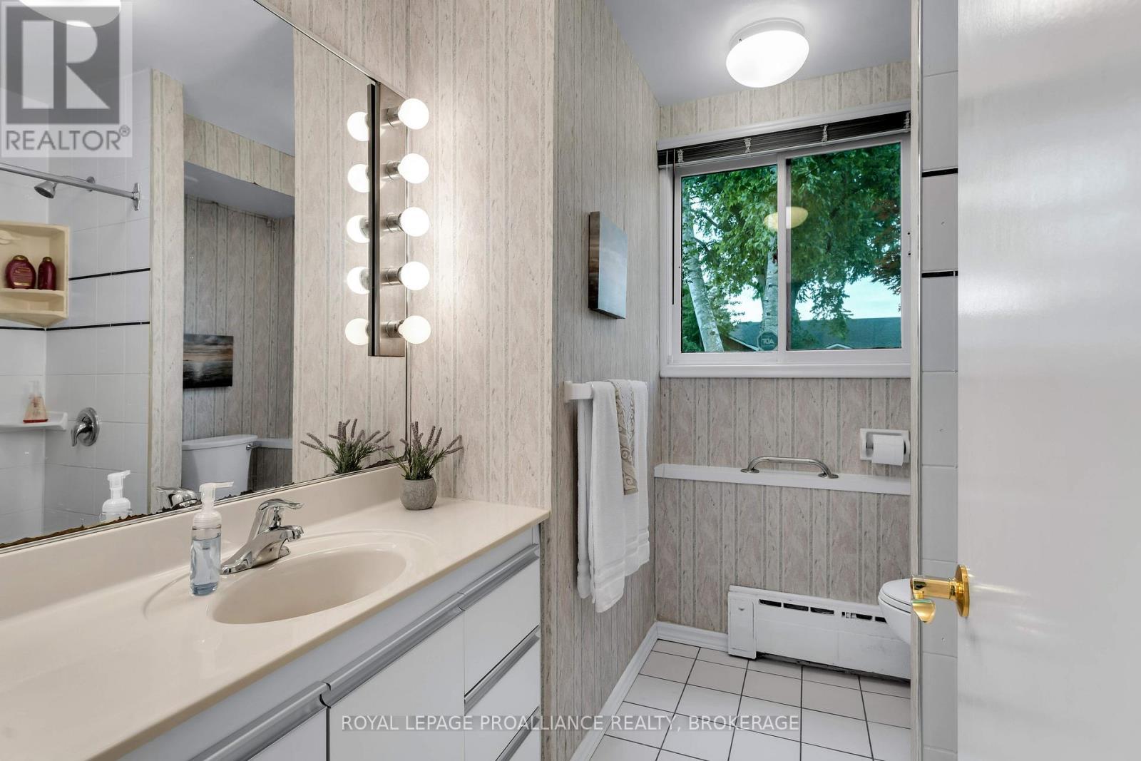












227 ALWINGTON PLACE

,
Kingston (Central City East),




Ontario
K7L4P9

