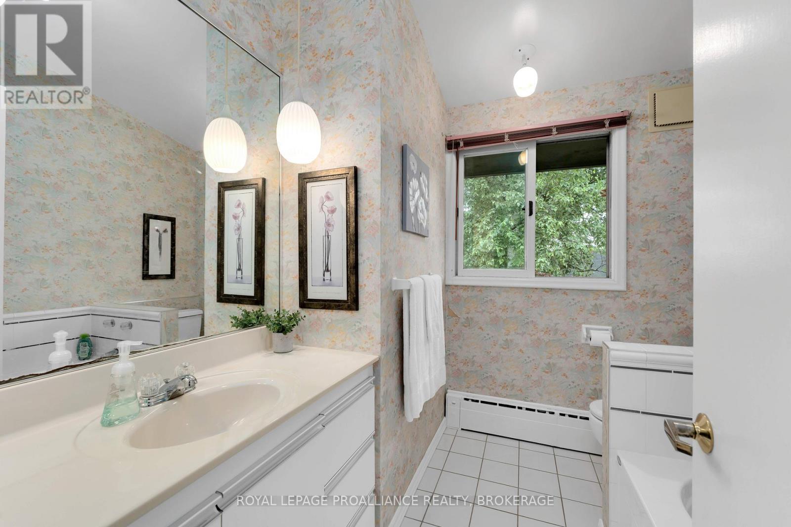 












227 ALWINGTON PLACE

,
Kingston (Central City East),




Ontario
K7L4P9

