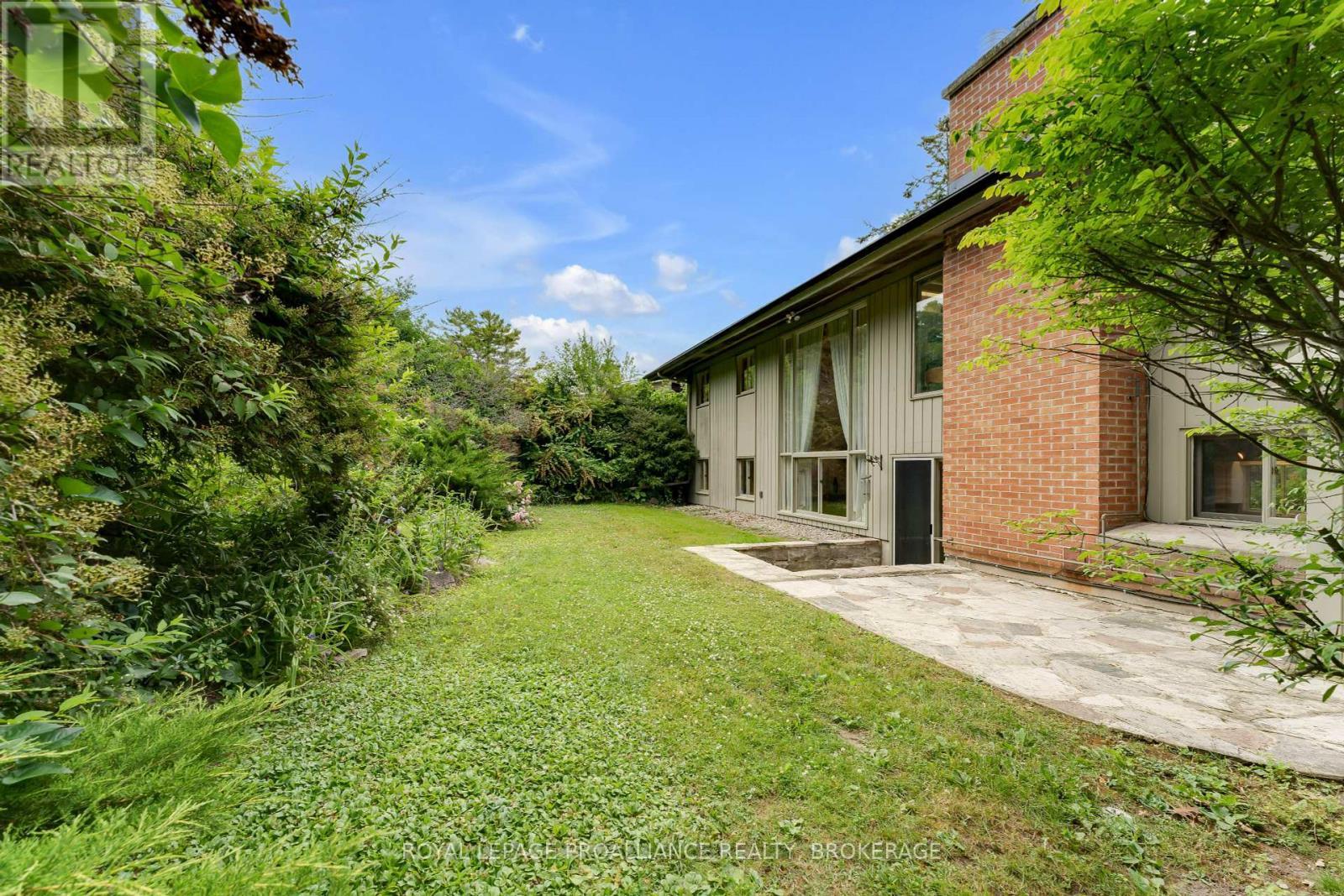 












227 ALWINGTON PLACE

,
Kingston (Central City East),




Ontario
K7L4P9

