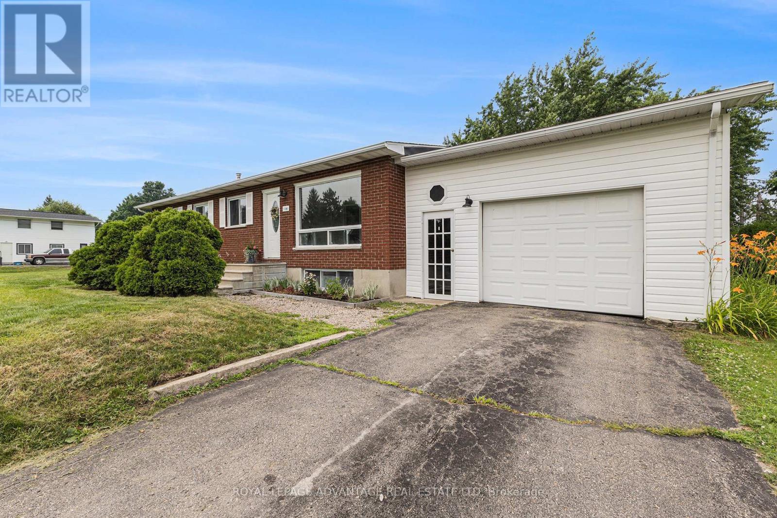 












136 STAMFORD DRIVE

,
Drummond/North Elmsley,




Ontario
K7H1A5

