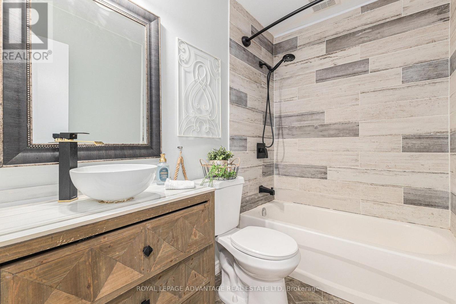 












136 STAMFORD DRIVE

,
Drummond/North Elmsley,




Ontario
K7H1A5

