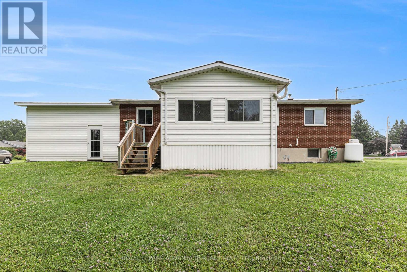 












136 STAMFORD DRIVE

,
Drummond/North Elmsley,




Ontario
K7H1A5

