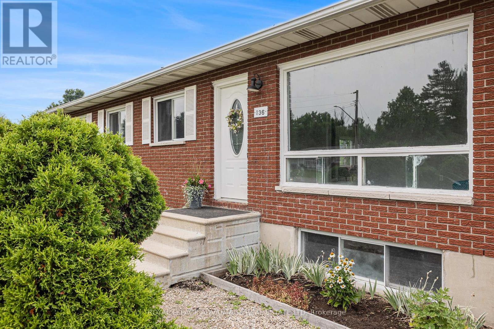 












136 STAMFORD DRIVE

,
Drummond/North Elmsley,




Ontario
K7H1A5

