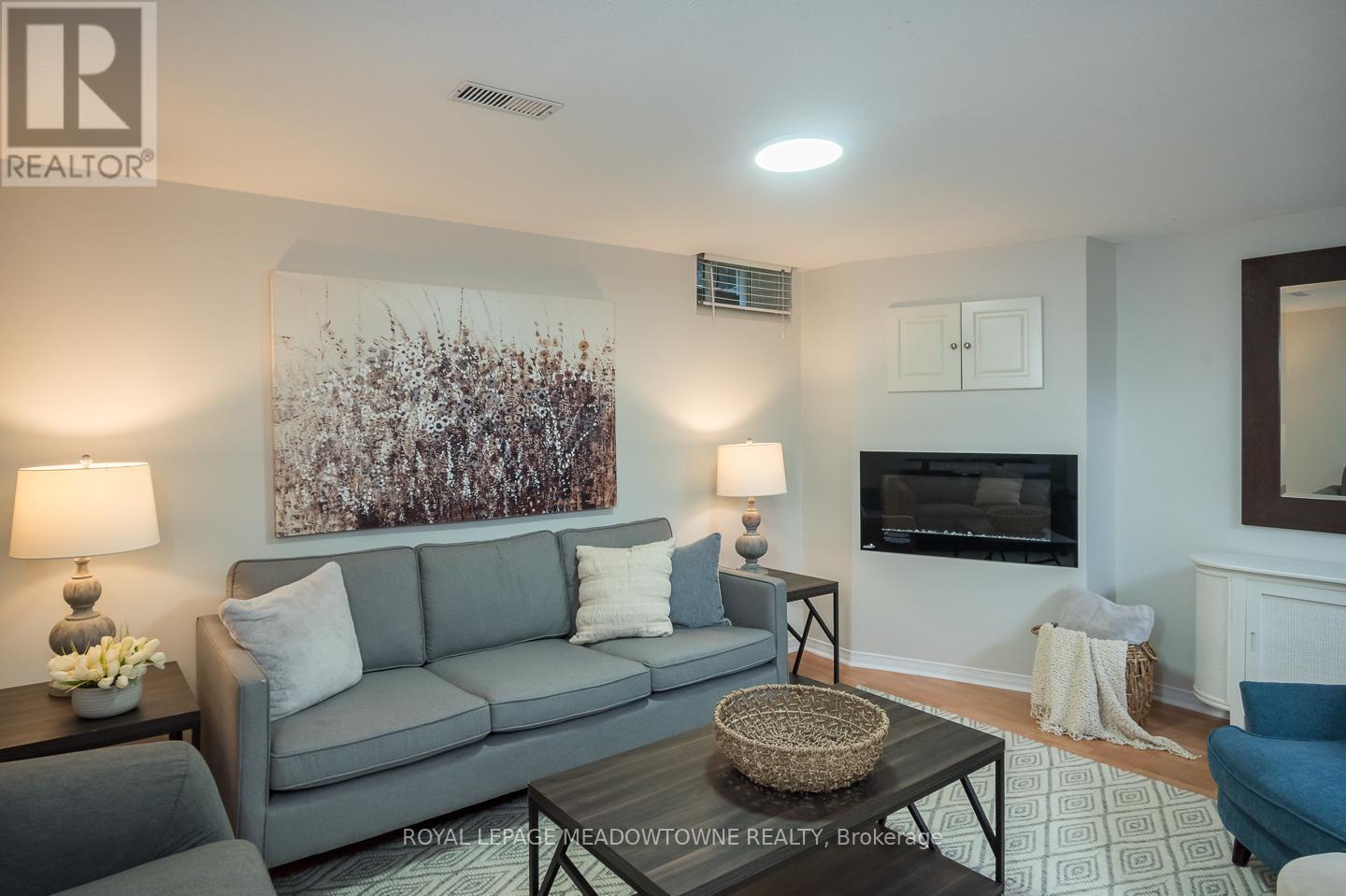 












190 HAMPSHIRE WAY

,
Milton,




Ontario
L9T6B9

