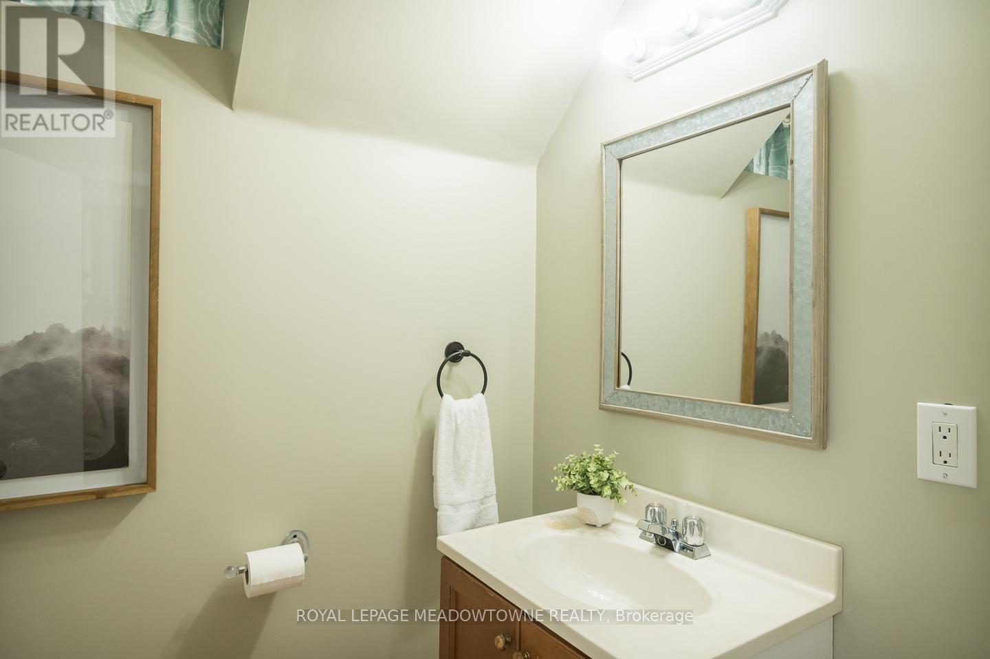 












190 HAMPSHIRE WAY

,
Milton,




Ontario
L9T6B9

