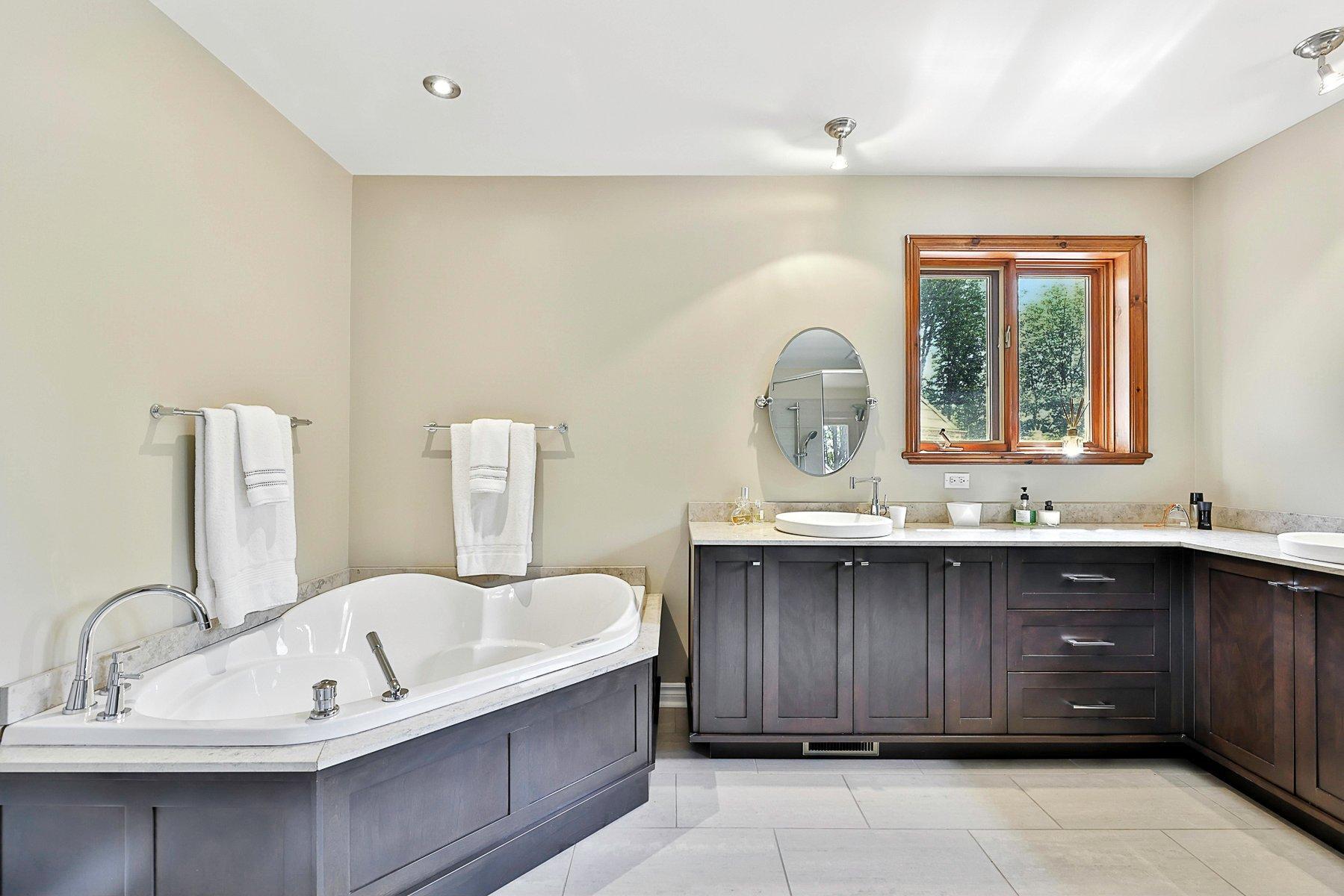 









184


Ch. Legault

,
Saint-Sauveur,




QC
J0R1R7

