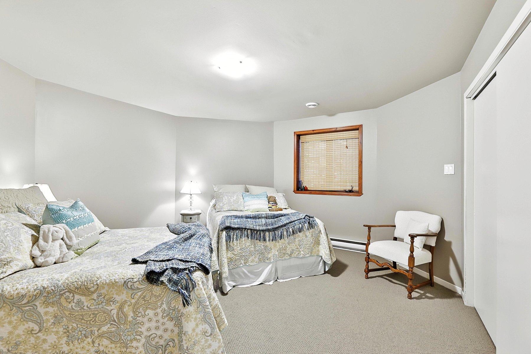 









184


Ch. Legault

,
Saint-Sauveur,




QC
J0R1R7

