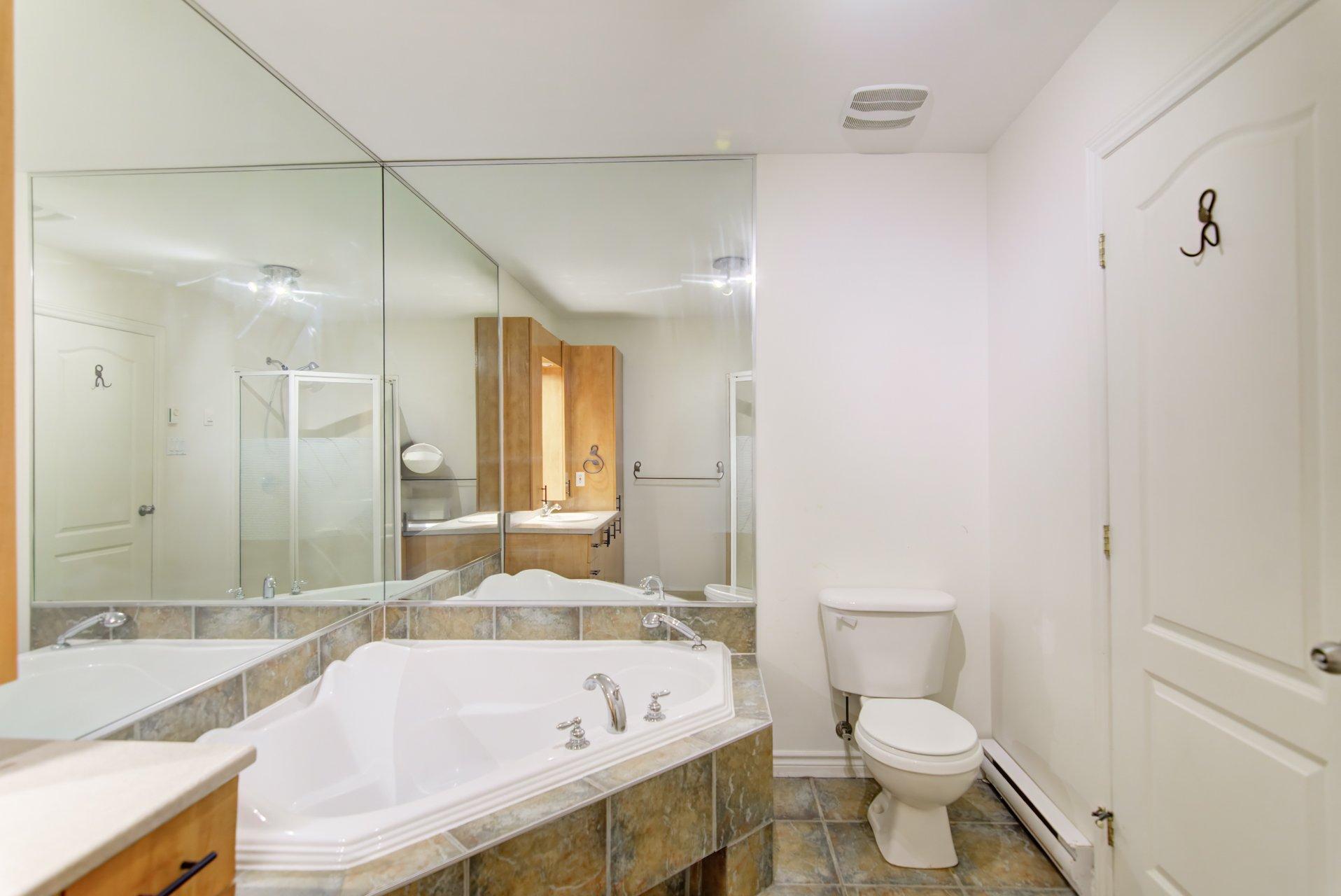









6535


Boul. Chevrier

, 401,
Brossard,




QC
J4Z3T9

