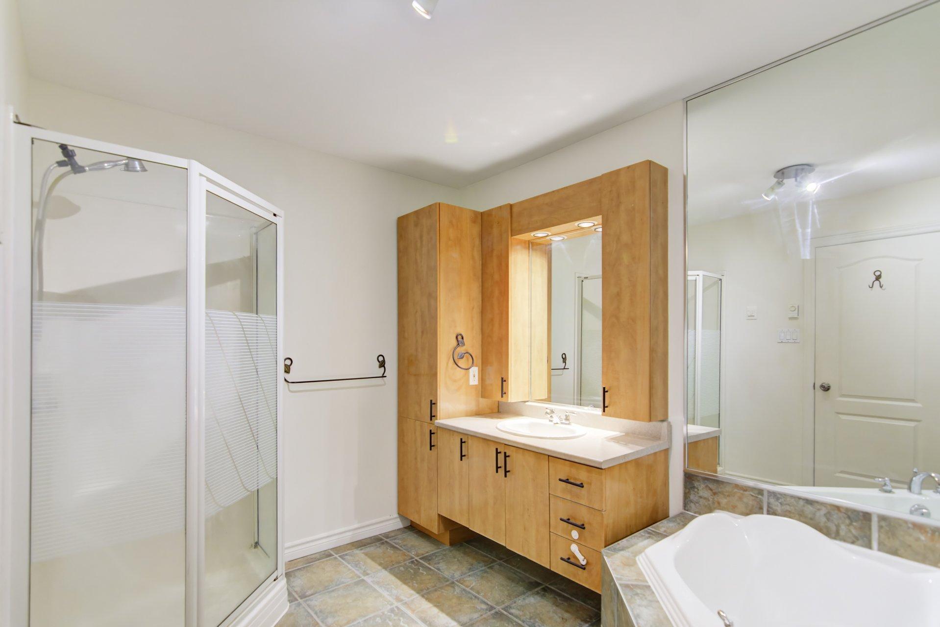 









6535


Boul. Chevrier

, 401,
Brossard,




QC
J4Z3T9

