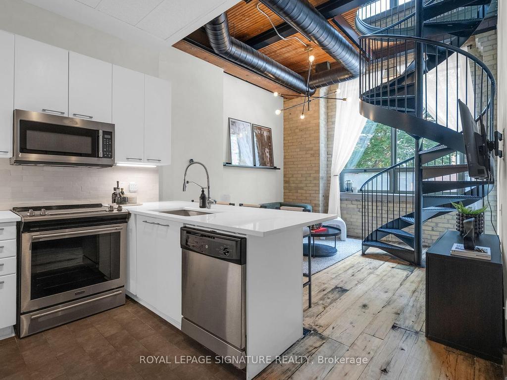 









781


King

Street West, 206,
Toronto,




ON
M5V 3L5

