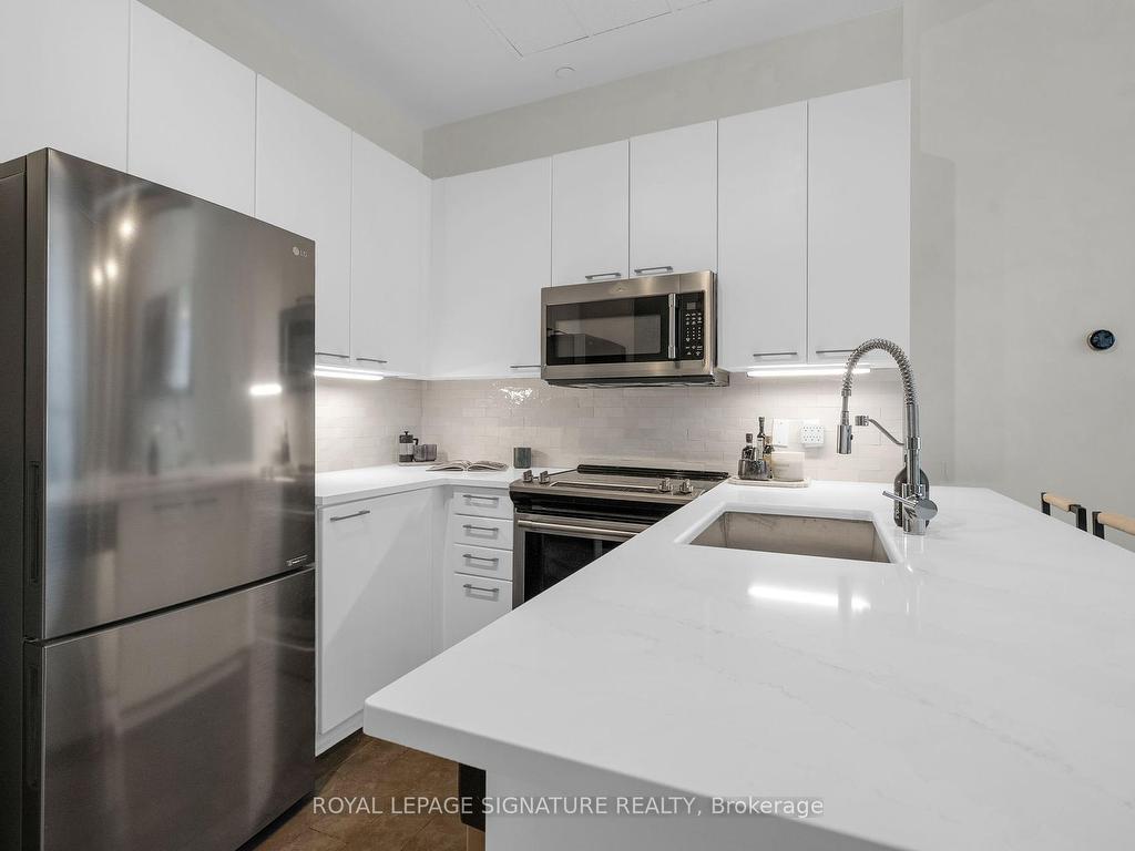 









781


King

Street West, 206,
Toronto,




ON
M5V 3L5

