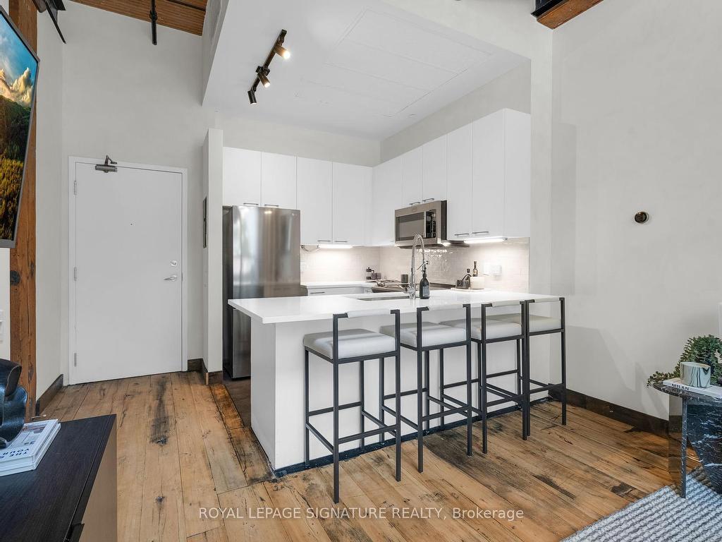 









781


King

Street West, 206,
Toronto,




ON
M5V 3L5

